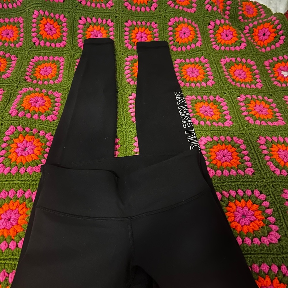 Lululemon - Picture 6 of 6